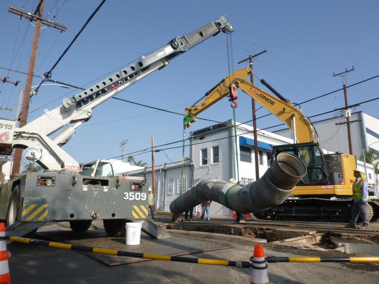 LADWP’s Trunk Line Construction Crew installing field fabricated 30-inch welded Steel Pipe at the intersection of Occidental Blvd. and Council St.