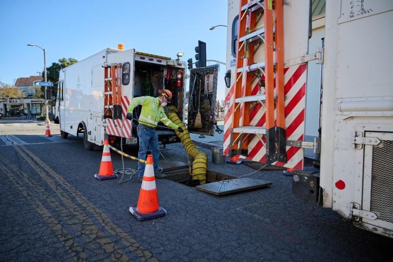Crew Working for Pacific Palisades Power Restoration Efforts