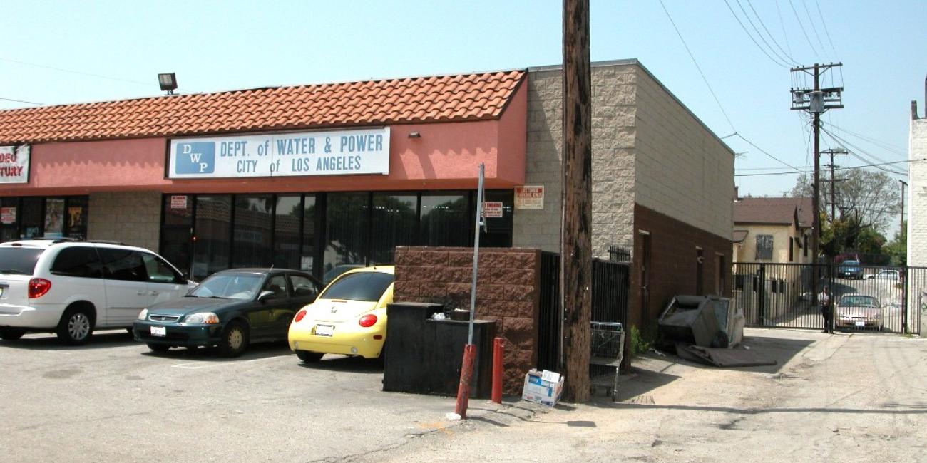 Boyle Heights Customer Service Center, Alley