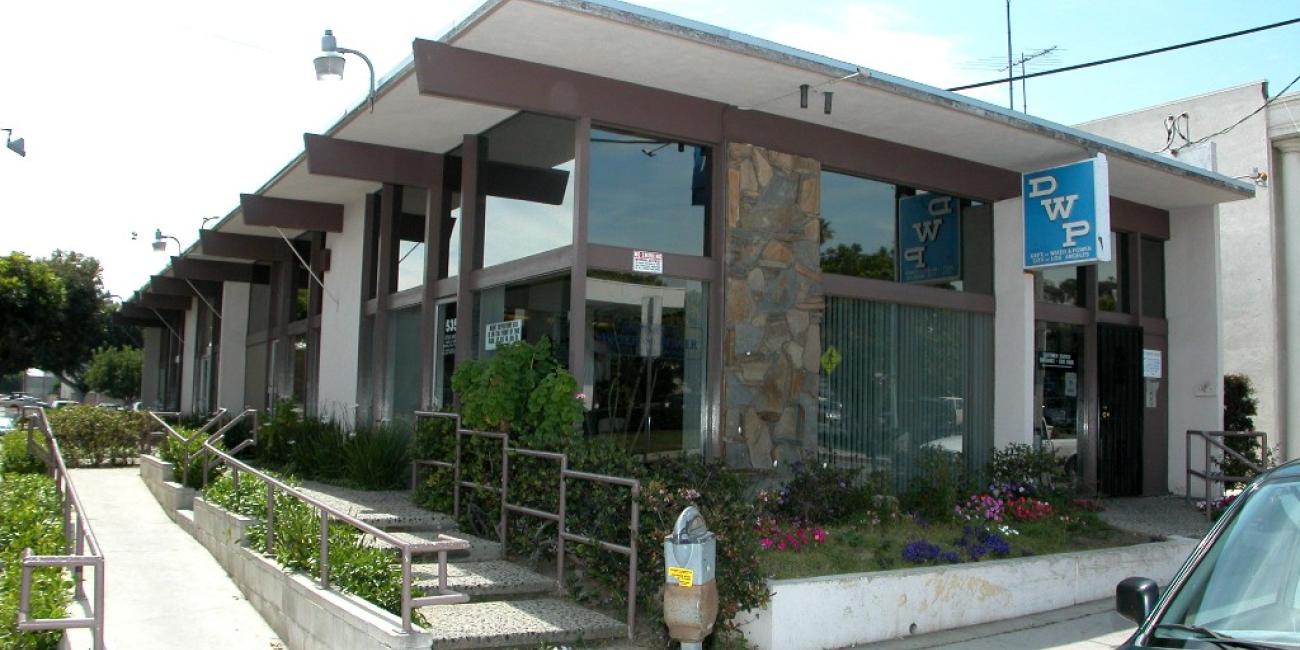 Image of San Pedro Customer Service Center - Entrance Steps and Ramp